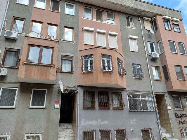 ACIBADEM CADDESİNDE KİRALIK CUMBALI 1,5 + 1 DAİRE