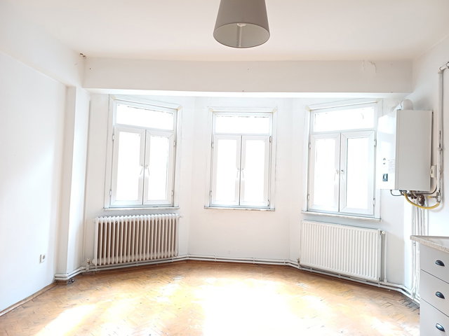 ACIBADEM CADDESİNDE KİRALIK CUMBALI 1,5 + 1 DAİRE