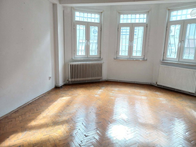 ACIBADEM CADDESİNDE KİRALIK CUMBALI 1,5 + 1 DAİRE
