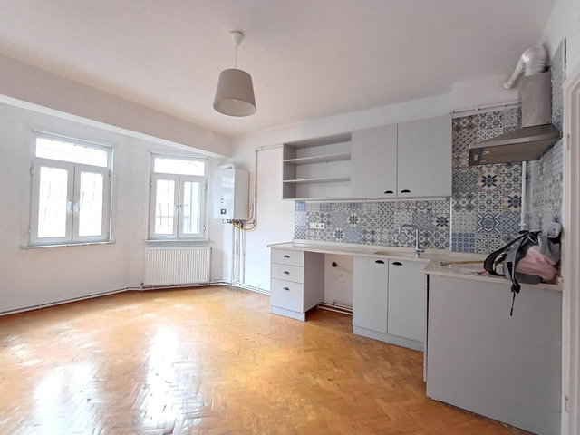 ACIBADEM CADDESİNDE KİRALIK CUMBALI 1,5 + 1 DAİRE