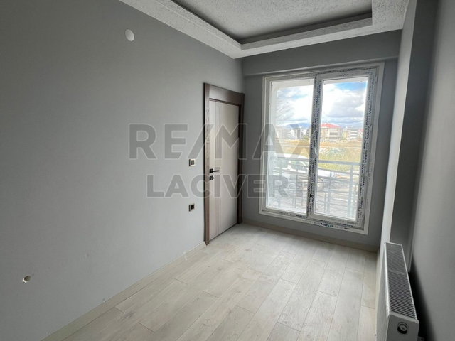 RE/MAX LACIVERT'TEN DADAŞKENT'TE KIRALIK 1+1 DAIRE
