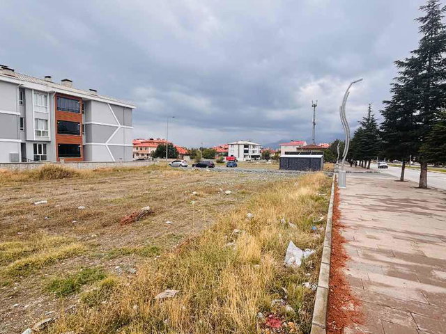 REMAX DEM'DEN CUMHURIYET MAH.CADDE ÜZERİ KİRACILI SATILIK 1+1 DAİRE