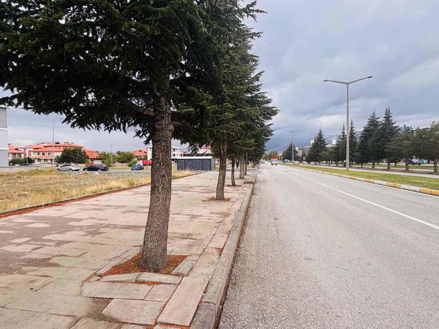 REMAX DEM'DEN CUMHURIYET MAH.CADDE ÜZERİ KİRACILI SATILIK 1+1 DAİRE