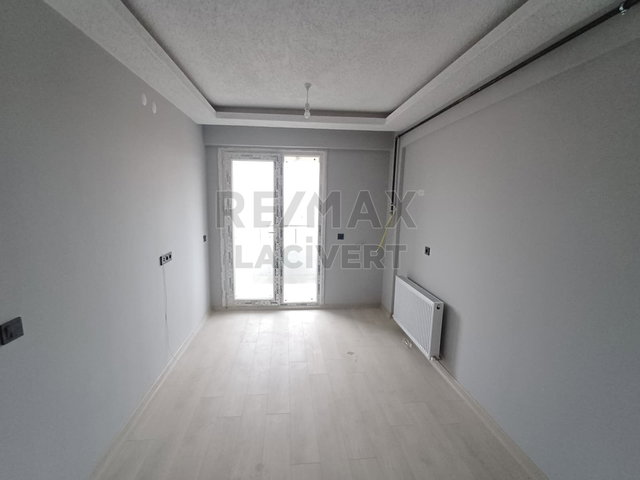 RE/MAX LACIVERT'TEN DADAŞKENT'TE KIRALIK EŞYALI  1+1 DAIRE
