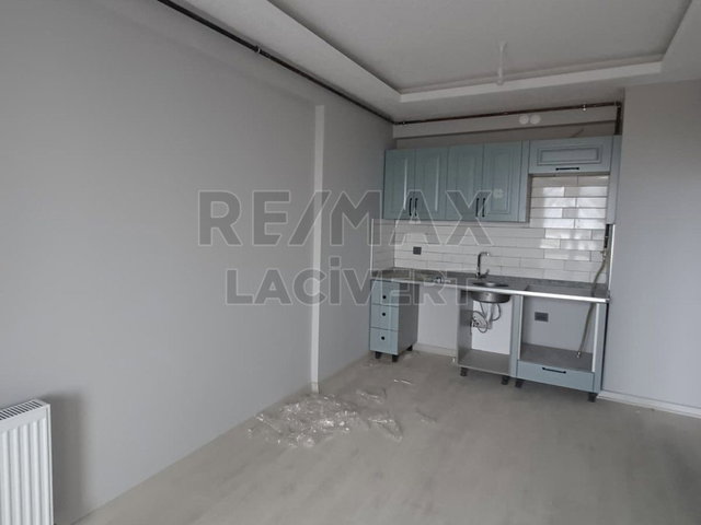 RE/MAX LACIVERT'TEN DADAŞKENT'TE KIRALIK EŞYALI  1+1 DAIRE