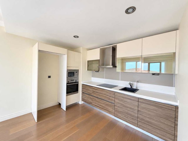 DENİZ İSTANBULDA FULL DENİZ MANZARALI SATILIK 1+1 BOŞ DAİRE