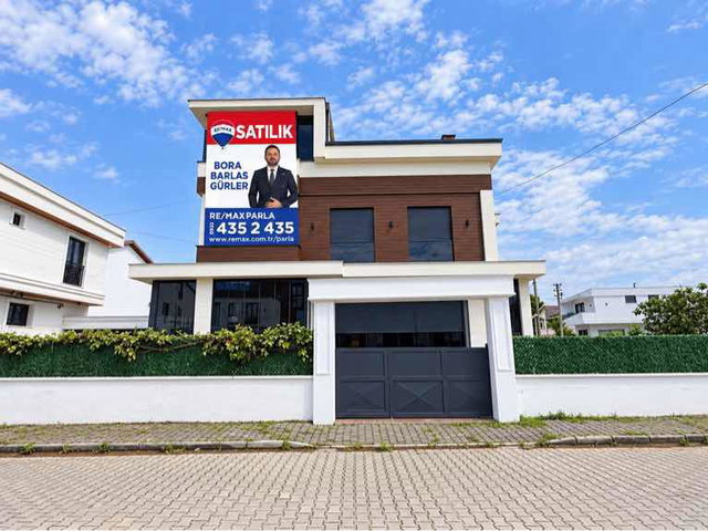 REMAX BARLAS GÜRLER'DEN ÇATALÇAM SAHİLDE 5+1 SATILIK VİLLA