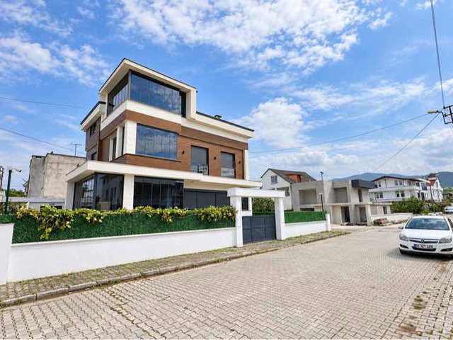 REMAX BARLAS GÜRLER'DEN ÇATALÇAM SAHİLDE 5+1 SATILIK VİLLA