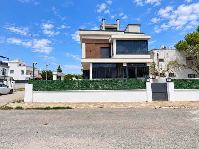 REMAX BARLAS GÜRLER'DEN ÇATALÇAM SAHİLDE 5+1 SATILIK VİLLA