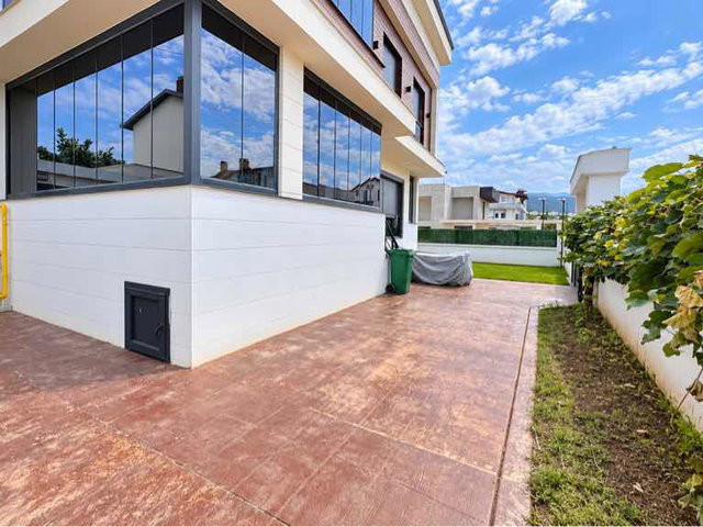 REMAX BARLAS GÜRLER'DEN ÇATALÇAM SAHİLDE 5+1 SATILIK VİLLA