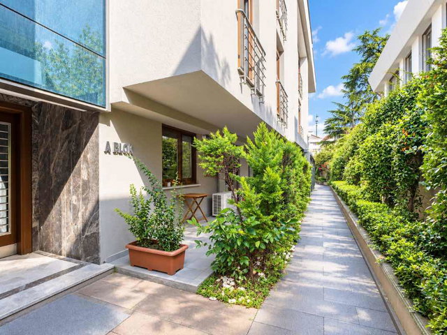 KÜÇÜKYALI SAHİLDE ELİT SİTEDE 170M2.BAHÇE DUBLEXİ YALI DAİRESİ