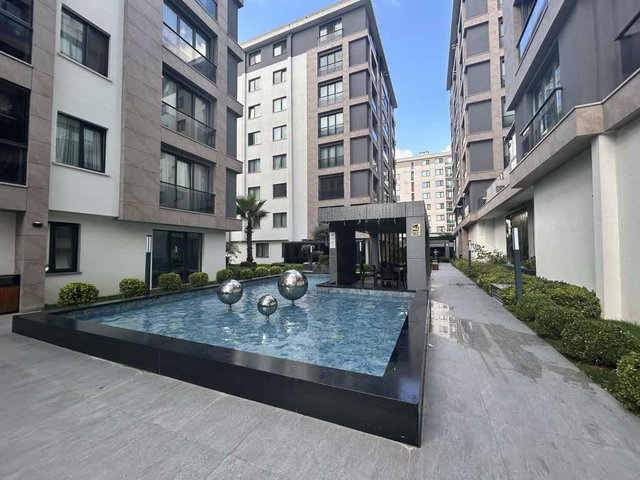 ADNAN KAHVECİ BEYLİKDÜZÜ DİAMOND SİTESİNDE TERASLI KIŞ BAHÇELİ 2+1 DAİRE