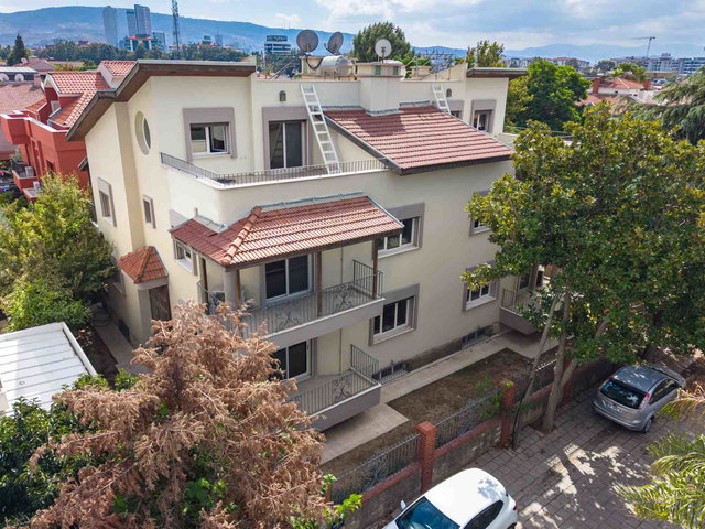 FORUM BORNOVA KARŞINDA NET KULLANIM ALANI 774M² 4 KATLI SATILIK İKIZ VILLA (FOURLEKS)