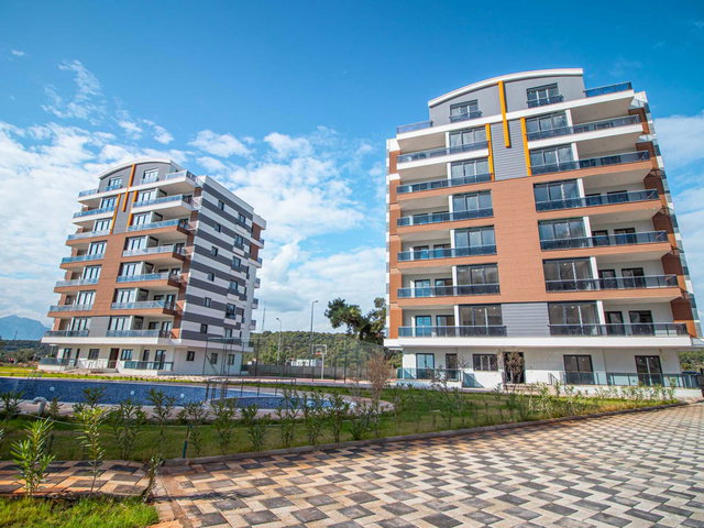 TERAS ANTALYA DA KAPALIOTOPARKLI HAVUZLU PANORAMİK MANZARALI 3+1