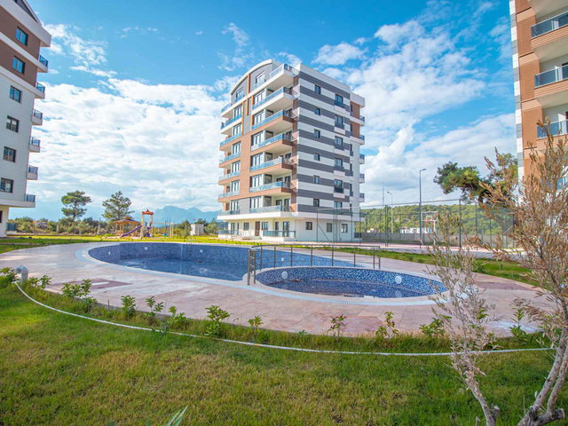 TERAS ANTALYA DA KAPALIOTOPARKLI HAVUZLU PANORAMİK MANZARALI 3+1