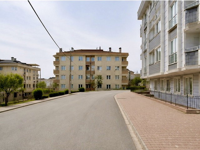 ÇEKMEKÖY MERKEZ MAH KEÇİAĞILI CADDESİNDE SATILIK 2+1 DAİRE