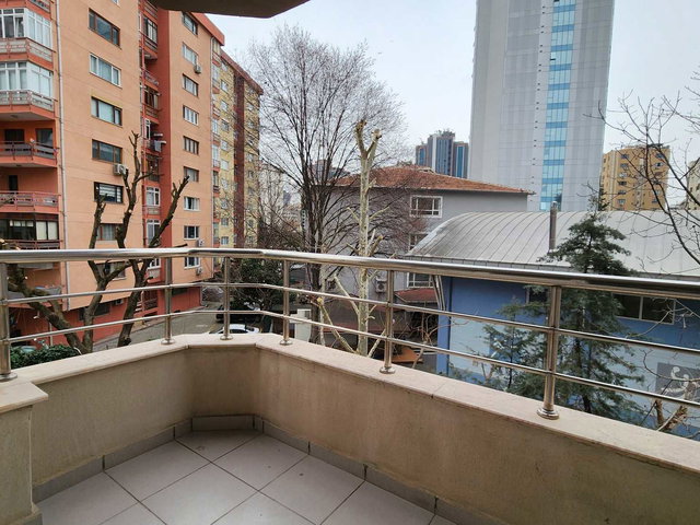 KOZYATAĞI BAYAR 7/24 GÜVENLİKLİ SİTE METROYA 300 MT 3 ODA 1SALON