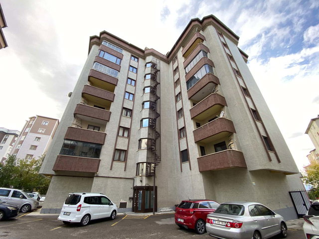 REMAX ARTIS'DEN KAYAKYOLU'NDA SATILIK 4+1 DAIRE