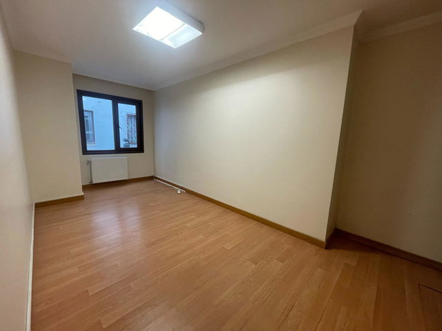 MİNİBÜS CAD.CEPHELİ YENİ BİNA ARA KAT KAPALI OTOPARKLI 1+1