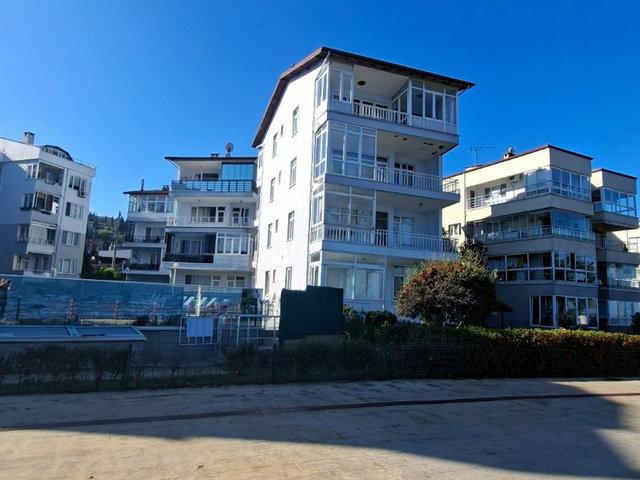KARAMÜRSEL KAYACIK’TA ÇINAR SİTESİ’NDE EŞYALI 2+1 | BALKONLU | KREDİYE UYGUN