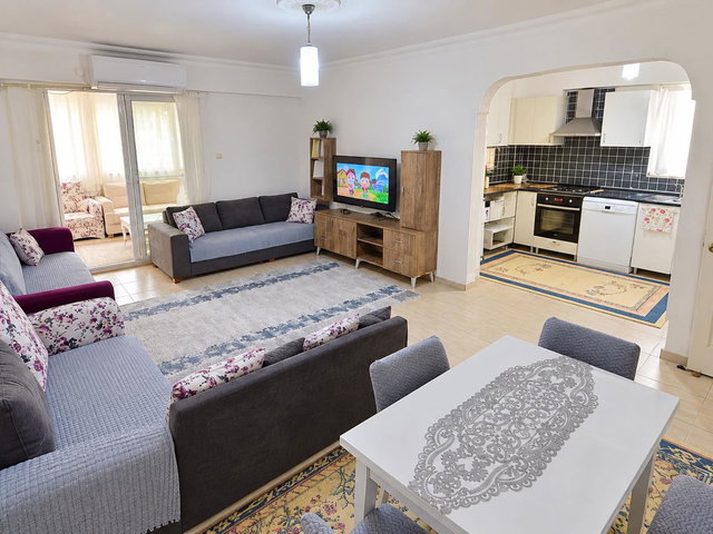 DENİZE 600 METRE, MÜSTAKİL GİRİŞLİ GENİŞ 2+1 DAİRE