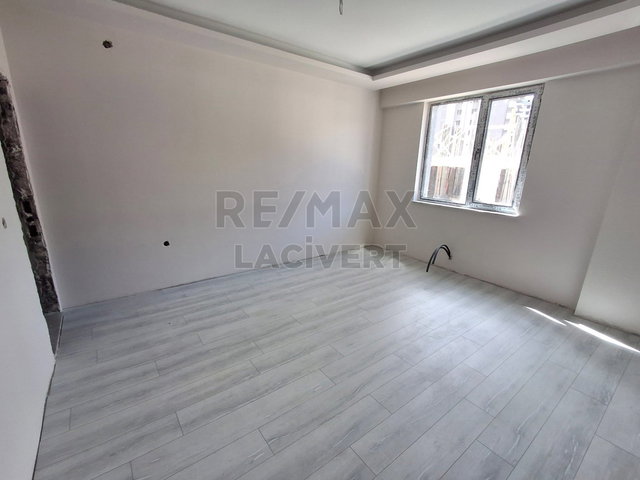 RE/MAX LACİVERT'TEN YILDIZKENT ZİRVE ATAKÖY'DE SATILIK 3+1 DAİRE