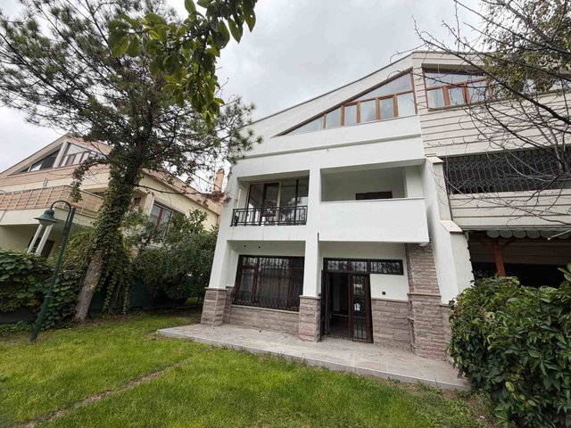 İLKIZ 2 SITESINDE 6+1 KIRALIK VILLA