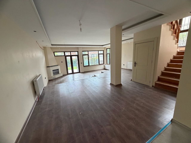 İLKIZ 2 SITESINDE 6+1 KIRALIK VILLA