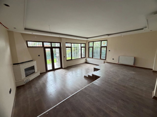 İLKIZ 2 SITESINDE 6+1 KIRALIK VILLA
