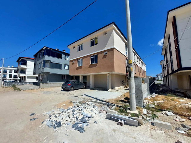 REMAX LANDDEN HAVUZLAR'DA SATILIK ARA KAT 1+1 EŞYALI SIFIR DAİRE