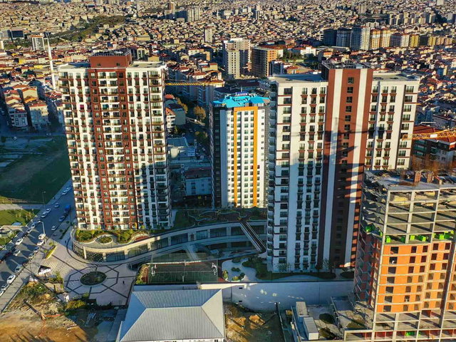 METRONUN DIBINDE LÜXERA MEYDANDA SATILIK 3+1HAVUZLU SITE DAIRESI