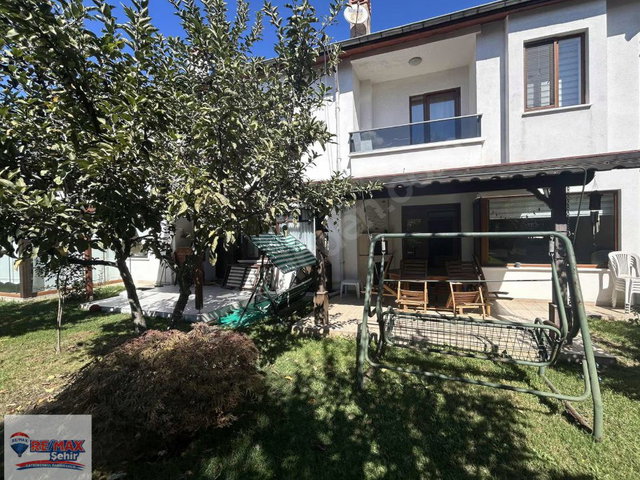 RE/MAX ŞEHİR YALOVA'DAN ELMAKENT SİTESİN'DE KİRALIK VİLLA