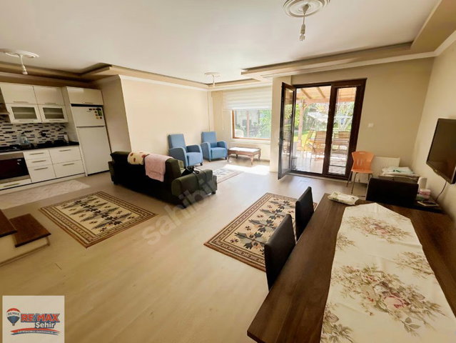 RE/MAX ŞEHİR YALOVA'DAN ELMAKENT SİTESİN'DE KİRALIK VİLLA