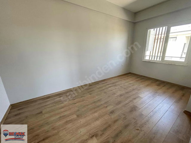 RE/MAX ŞEHİR'DEN ÖZDEN MAHALLESİNDE KİRALIK DAİRE