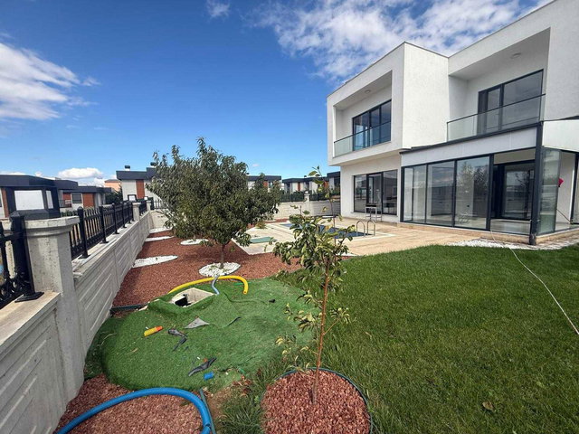 REMAXLAND'DEN TEKIRDAĞ'DA MÜSTAKIL HAVUZLU, 5+1 LÜKS VILLA
