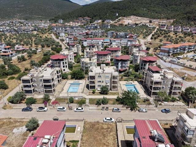 MERKEZİ KONUMLU , HAVUZLU SİTE İÇİ ,BAHÇE KAT 3+1 DAİRE