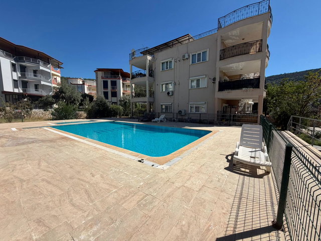 MERKEZİ KONUMLU , HAVUZLU SİTE İÇİ ,BAHÇE KAT 3+1 DAİRE