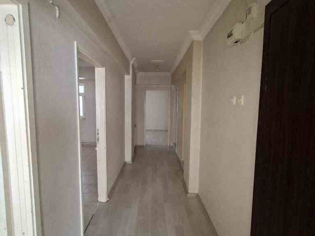 RE/MAX HAKAN AKYEL'DEN İLKADIM’DA  2+1 /80 M² NET | BALKONLU | DOĞALGAZ KOMBİLİ KİRALIK DAİRE
