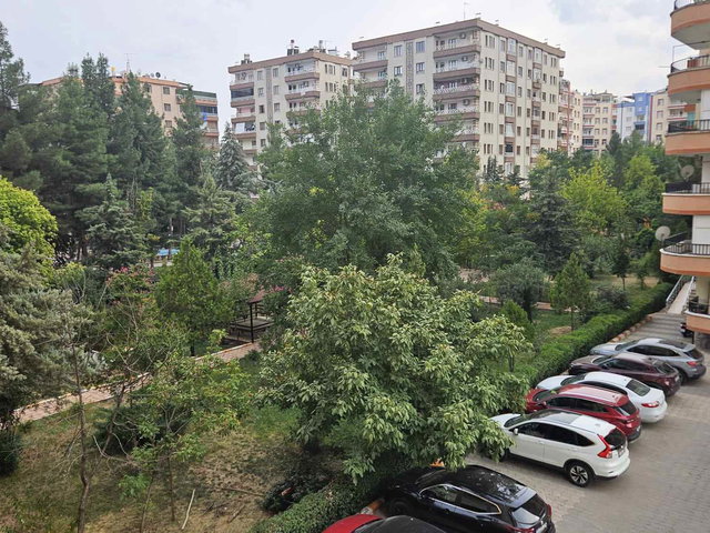 ETA 21 SİTESİNDE 4+1 AMA BİR ODASI KAPALI 3+1 KİRALIK DAİRE