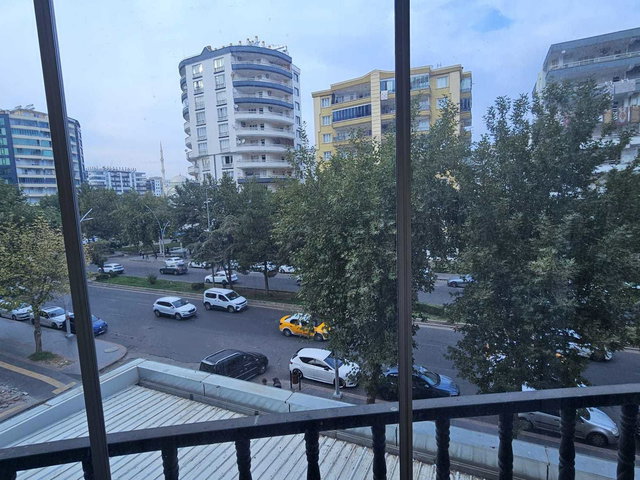 ETA 21 SİTESİNDE 4+1 AMA BİR ODASI KAPALI 3+1 KİRALIK DAİRE