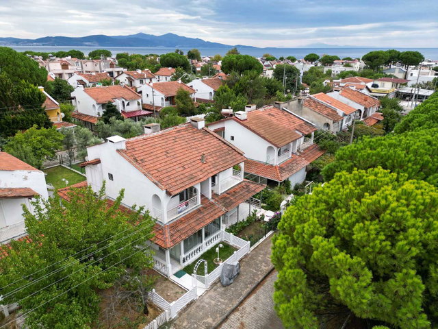 DİKİLİ SALİHLERALTI'NDA DENİZE 300 METRE VİLLA