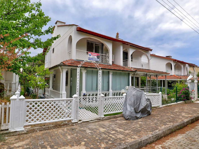 DİKİLİ SALİHLERALTI'NDA DENİZE 300 METRE VİLLA