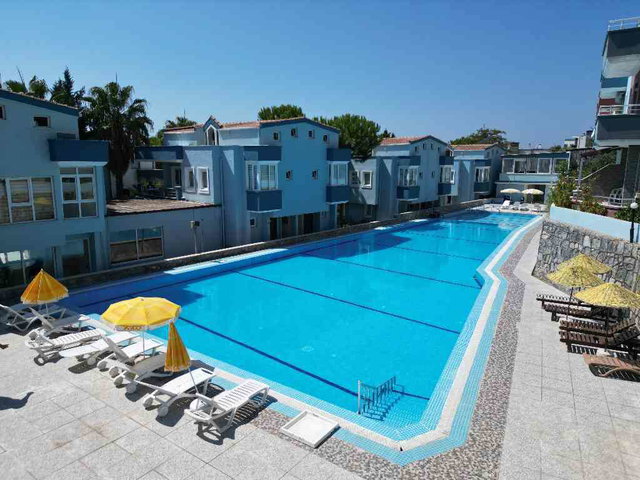 YENİLENMİŞ • EŞYALI • HAVUZ CEPHELİ • TRİPLEX • TERASINDAN DENİZ MANZARALI VİLLA