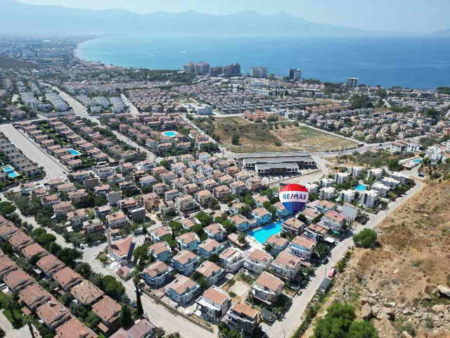 YENİLENMİŞ • EŞYALI • HAVUZ CEPHELİ • TRİPLEX • TERASINDAN DENİZ MANZARALI VİLLA