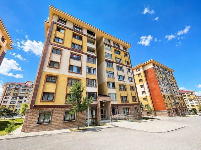 REMAX İLKE'DEN YILDIZKENT ZİRVE TOKİ'DE 3+1 KİRALIK DAİRE