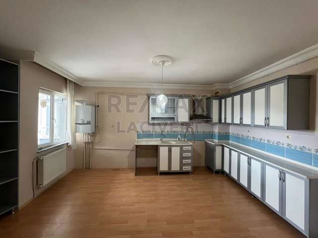 RE/MAX LACİVERT'TEN YILDIZKENT'TE KİRALIK 3+1 DAİRE