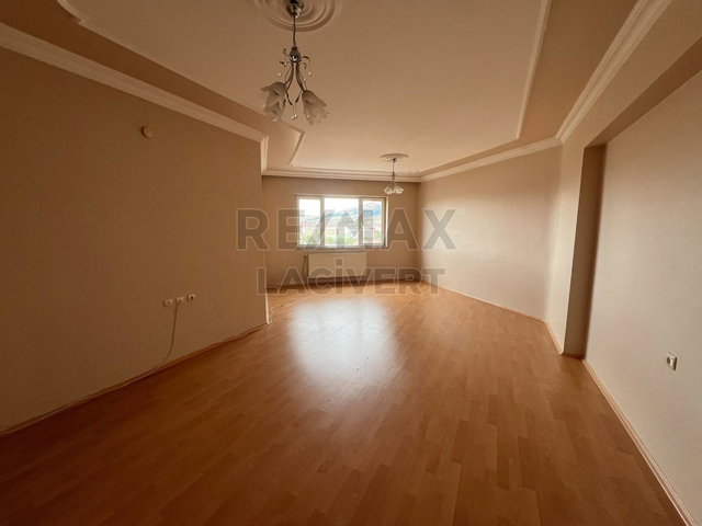 RE/MAX LACİVERT'TEN YILDIZKENT'TE KİRALIK 3+1 DAİRE