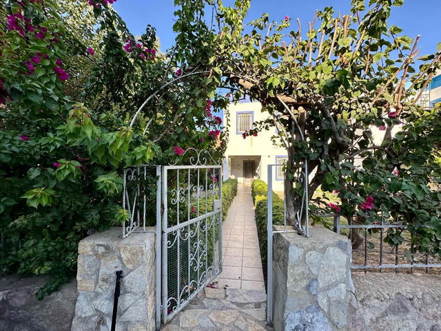 BODRUM AKYARLAR MANOLYA SİTESİNDE MÜSTAKİL BAHÇELİ 3+1 DUBLEKS