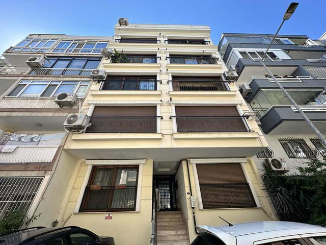 KARŞIYAKA DONANMACI’DA SATILIK 2+1 DAİRE