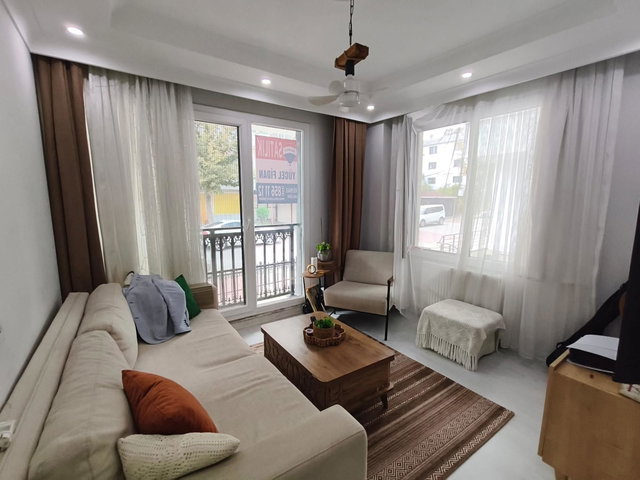 BEYLİKDÜZÜ YAKUPLU SATILIK 1+1 YÜKSEK GİRİŞ DAİRE